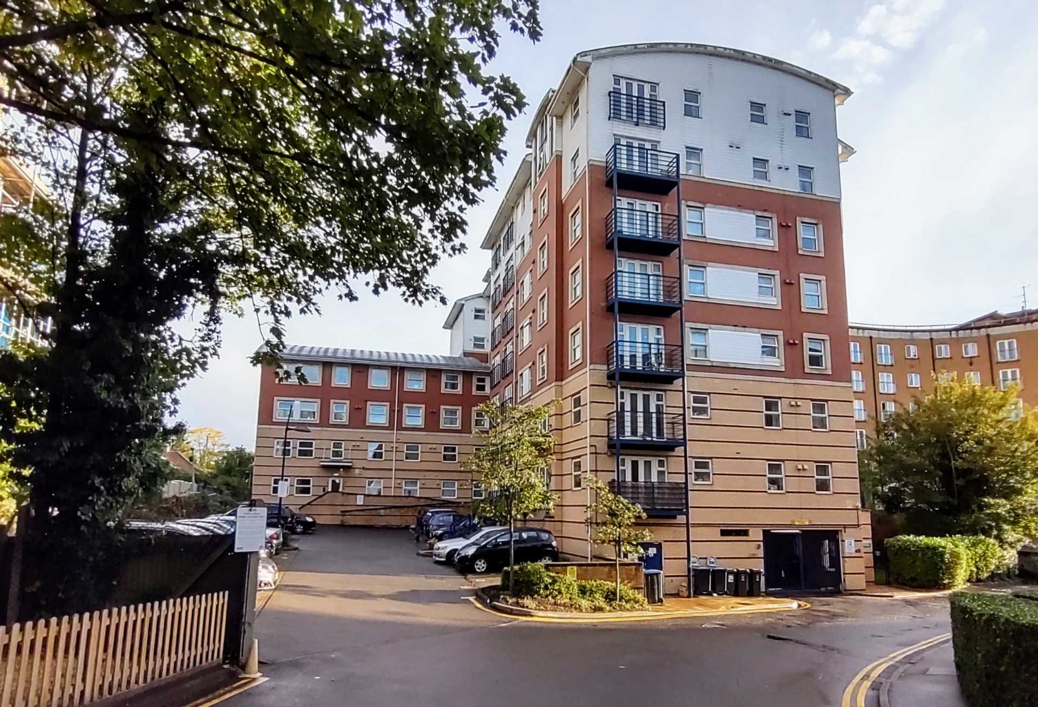 Spacious Two-Bedroom Apartment in The Spires, Chain Free