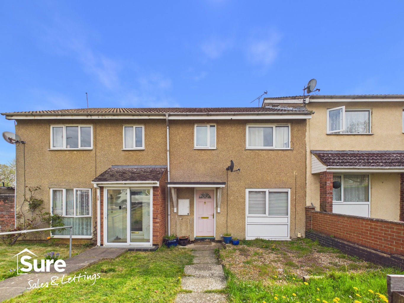 Three-Bedroom Terraced House in Hemel Hempstead with Driveway in HP2