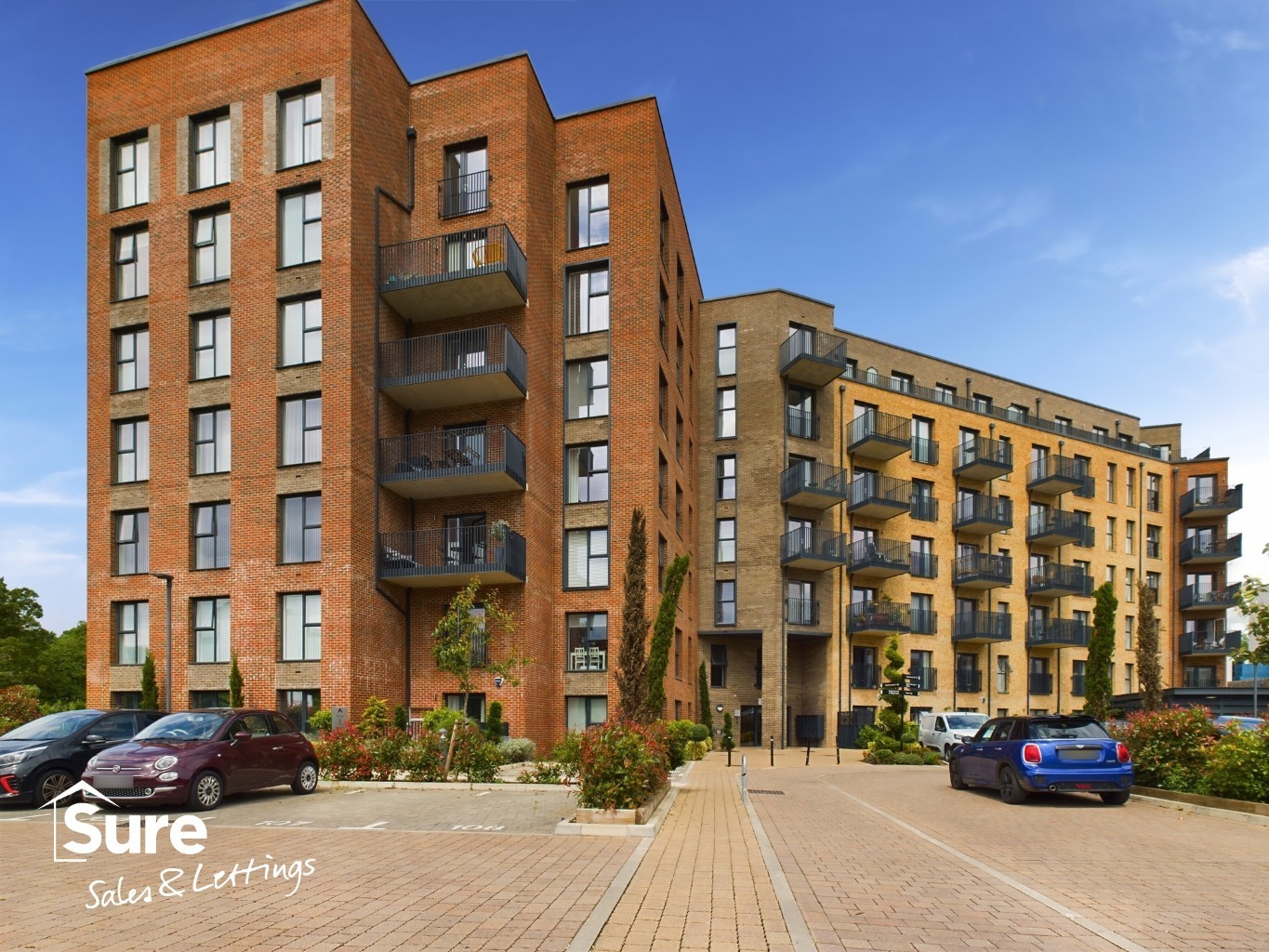 Modern Two Bedroom Apartment in Gated Dacorum Way Development