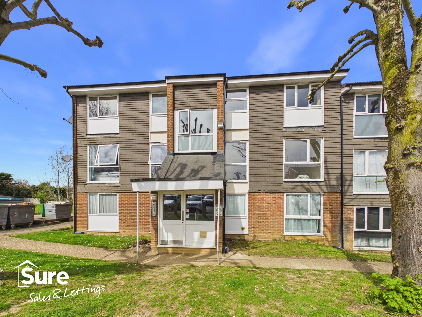 Redecorated Three Bedroom Top Floor Apartment in Hemel Hempstead