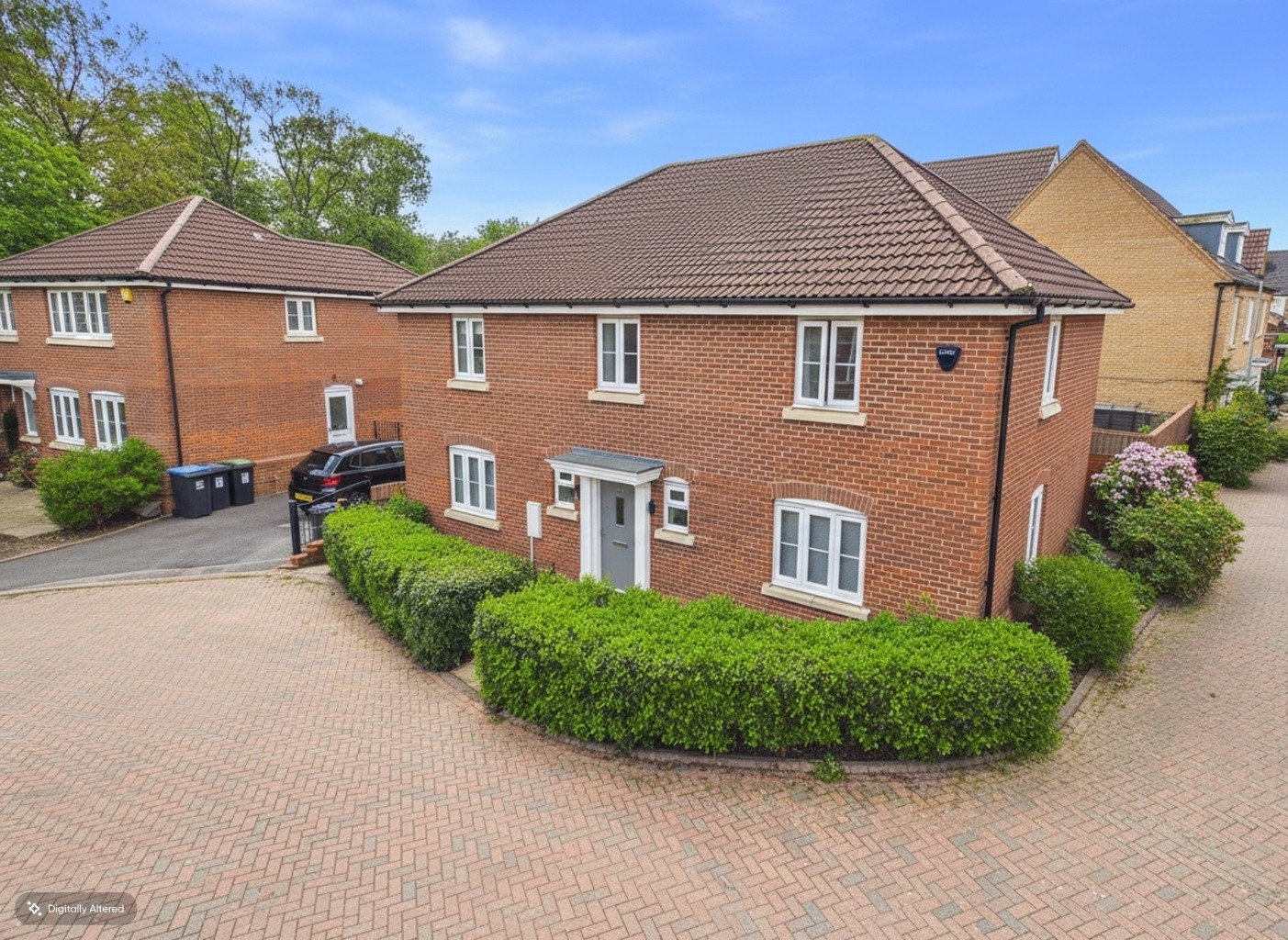 Spacious Four Bedroom Detached Home With Garage And Drive  in Quiet Hemel Hempstead Cul-de-Sac