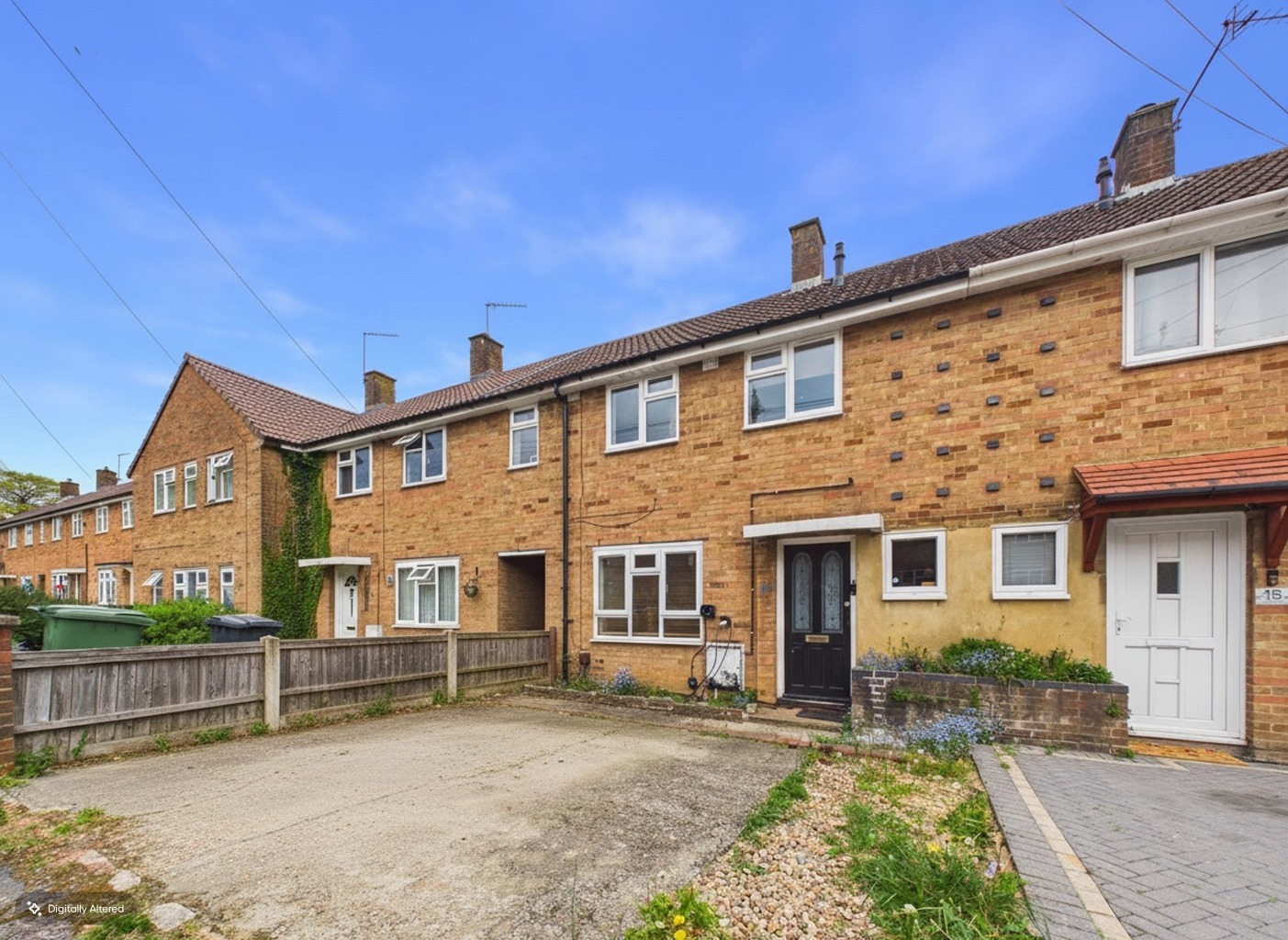 Three Bedroom House with Driveway in Central Hemel Hempstead