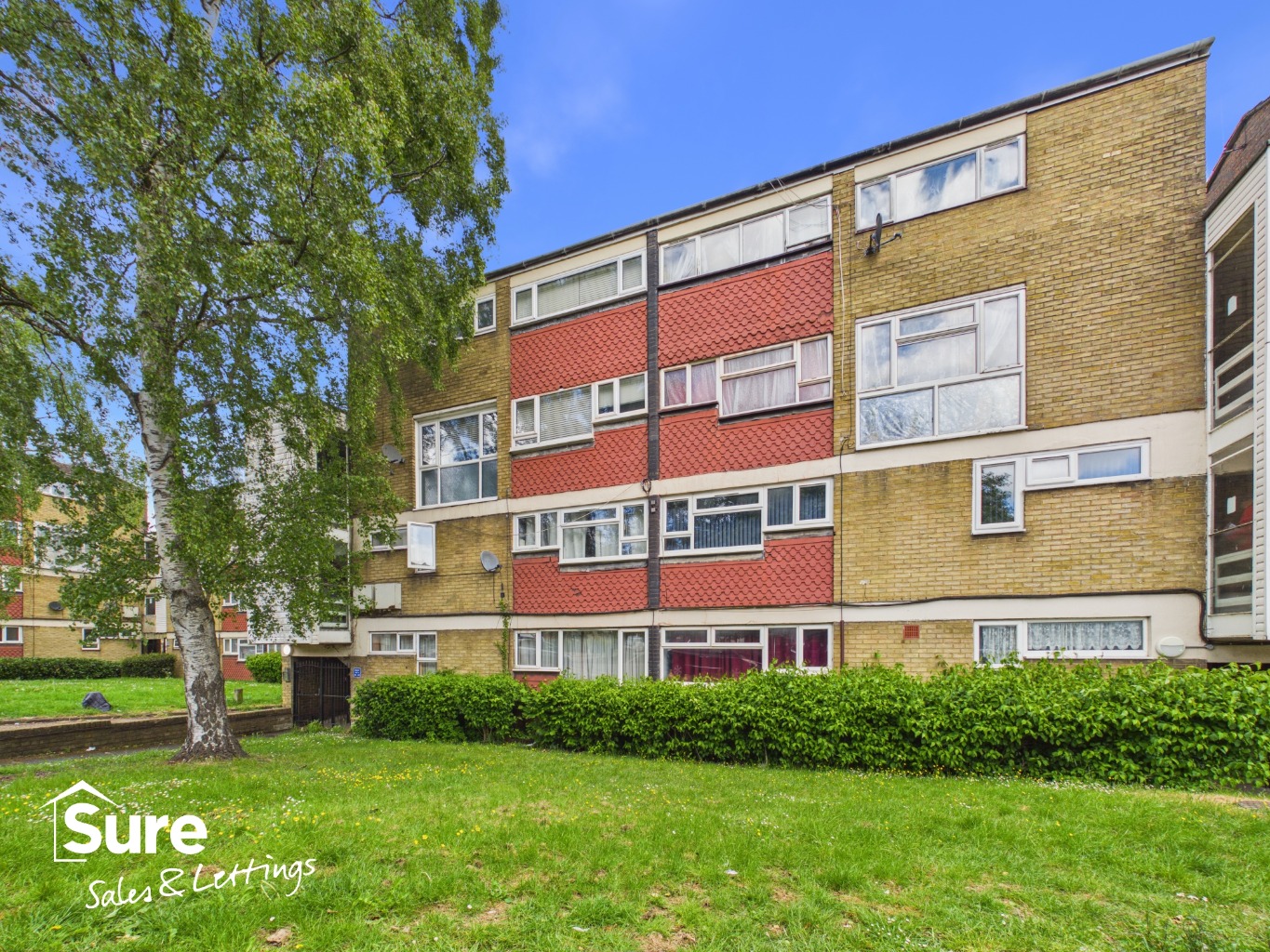 Spacious Three Bedroom Maisonette in Secure Hemel Hempstead Development