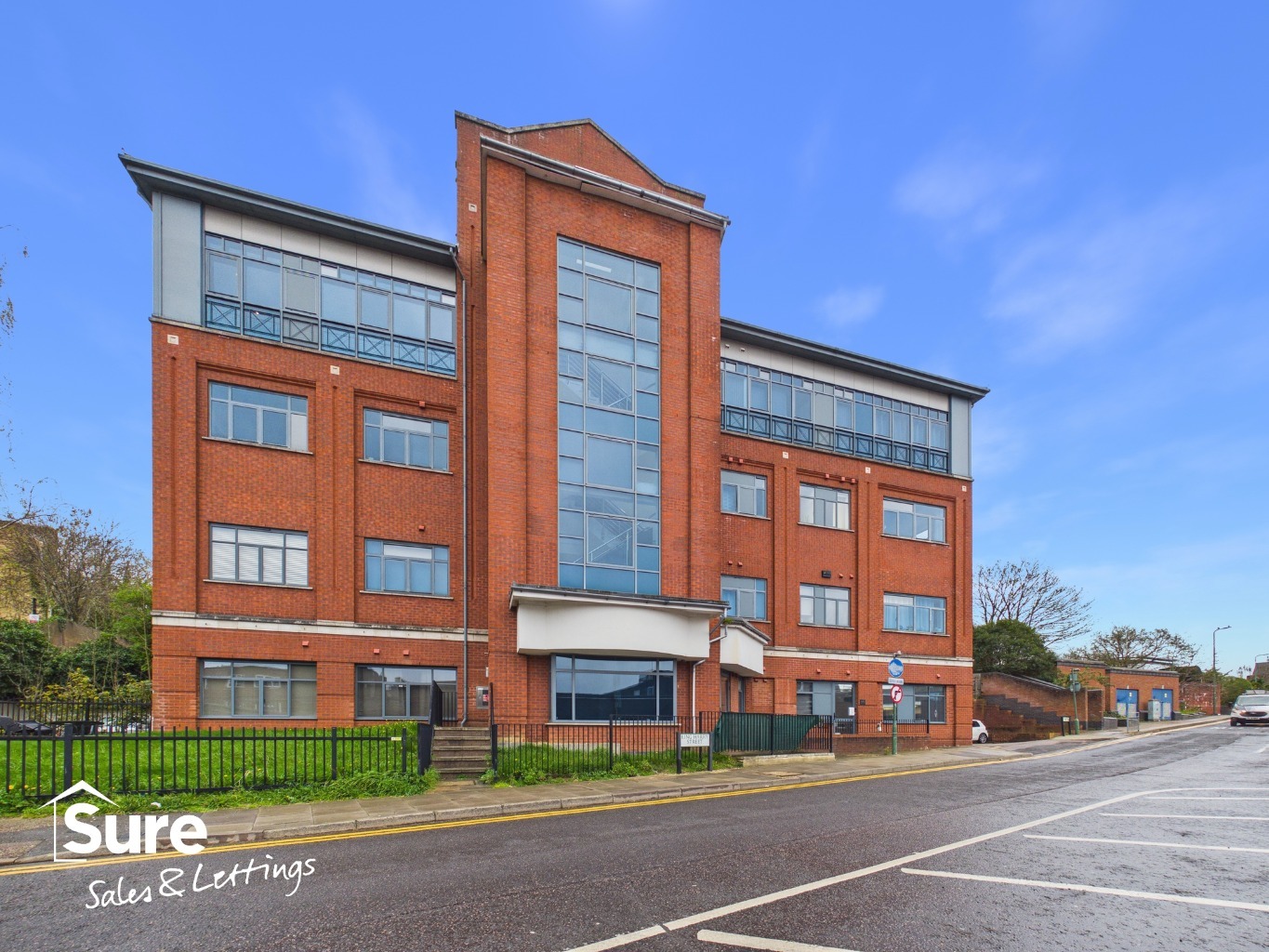 Two-Bedroom Top Floor Apartment with Private Terrace, Hemel Hempstead, HP2