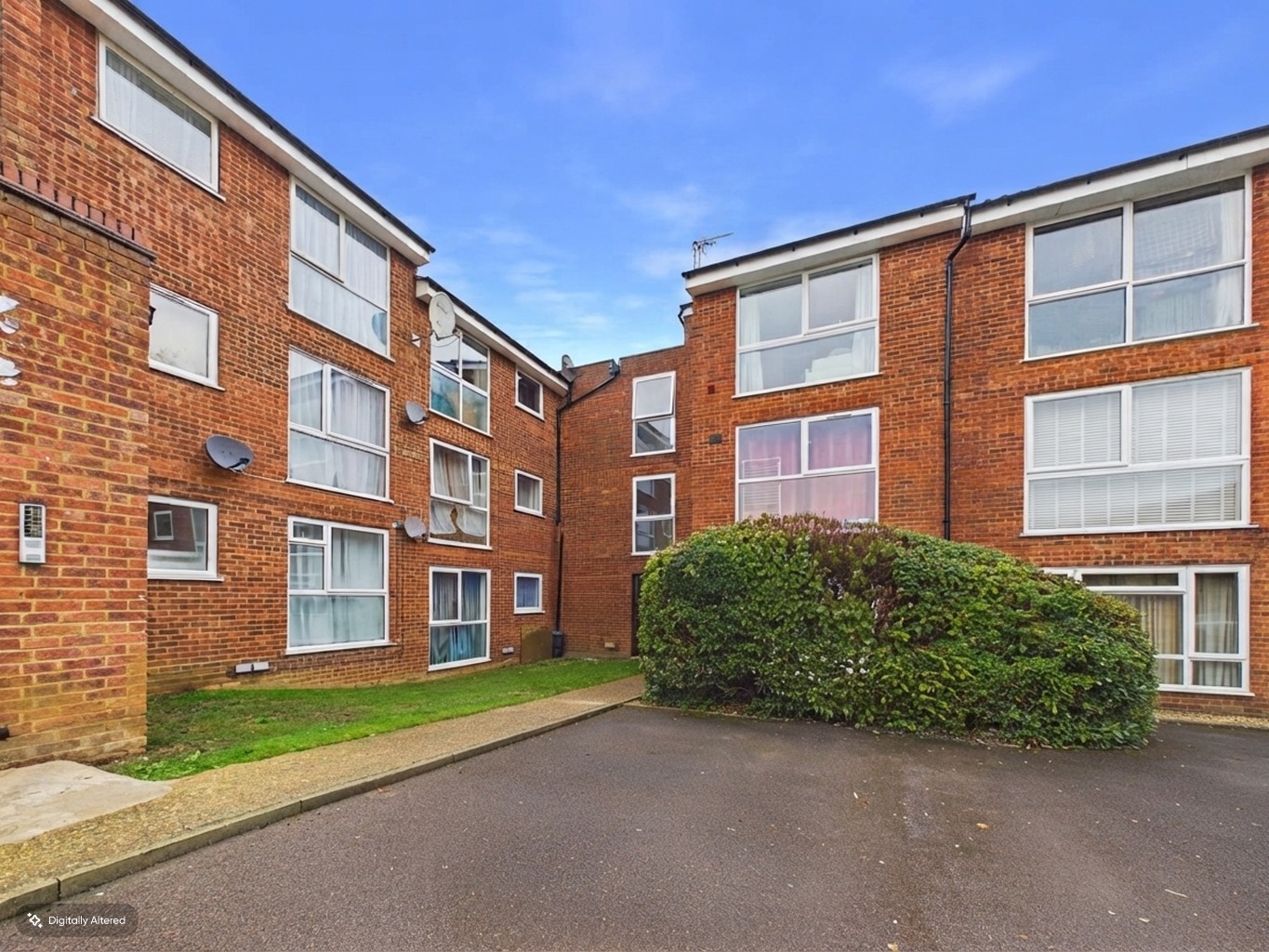 Two Bedroom Apartment, Recently Redecorated, Woodhall Farm