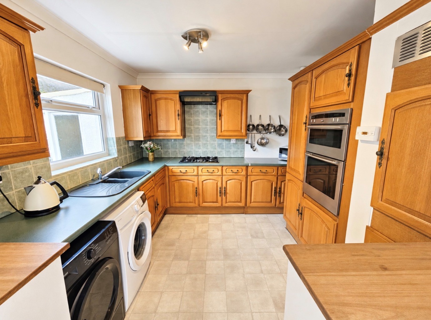 Main Road, Hawkwell, Hockley, Essex, SS5 4EH