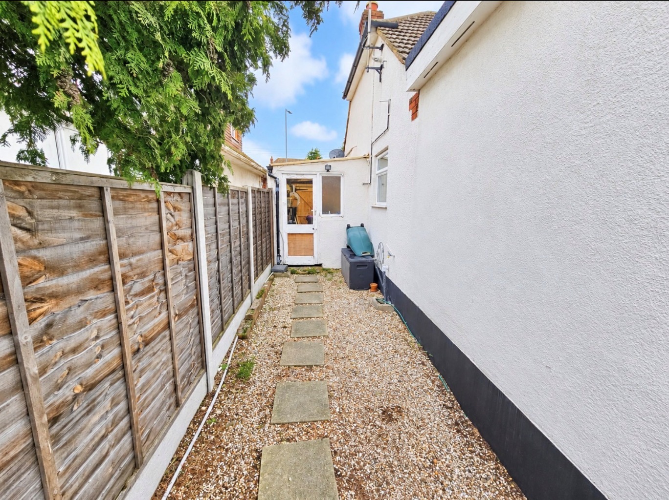 Main Road, Hawkwell, Hockley, Essex, SS5 4EH