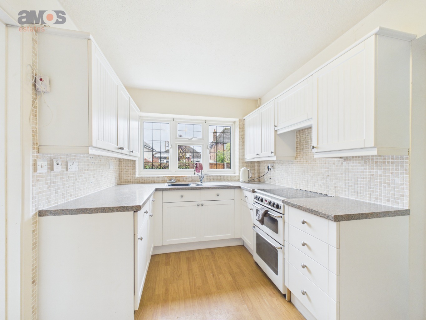 Knivet Close, Rayleigh, Essex, SS6 8PD