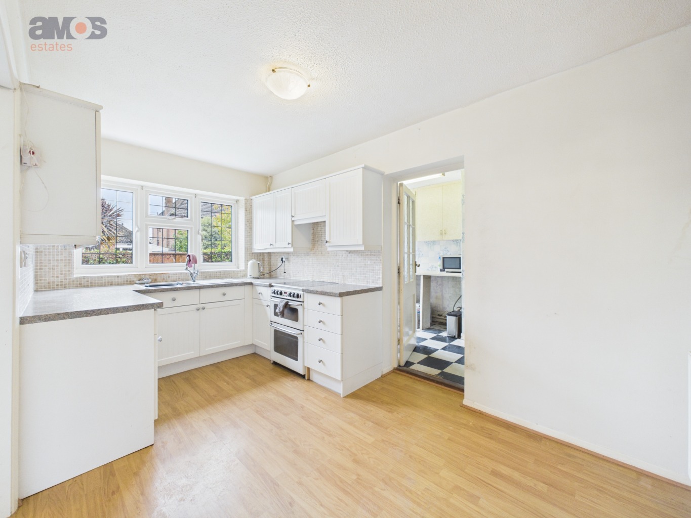 Knivet Close, Rayleigh, Essex, SS6 8PD