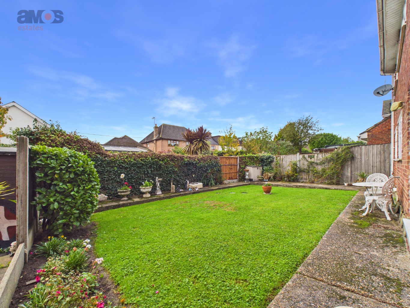 Knivet Close, Rayleigh, Essex, SS6 8PD
