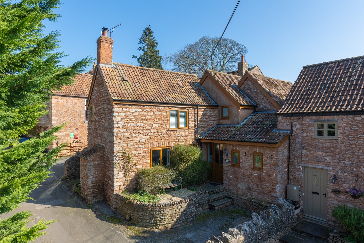 The Street, Draycott