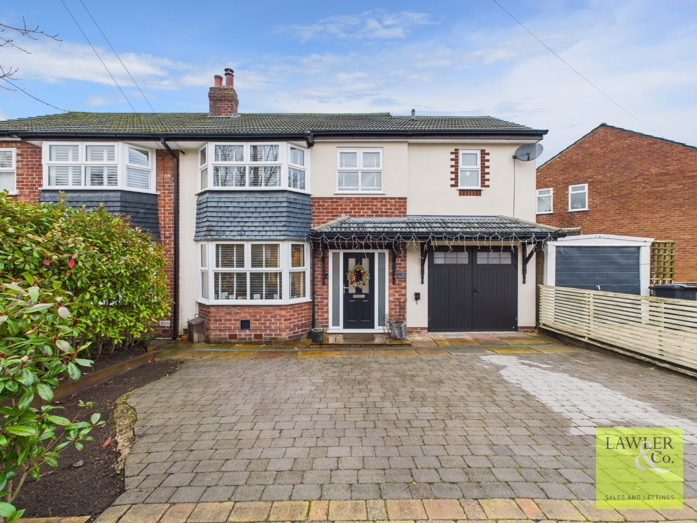 EXTENDED FOUR BEDROOM SEMI DETACHED PROPERTY BENEFITING FROM NO VENDOR CHAIN