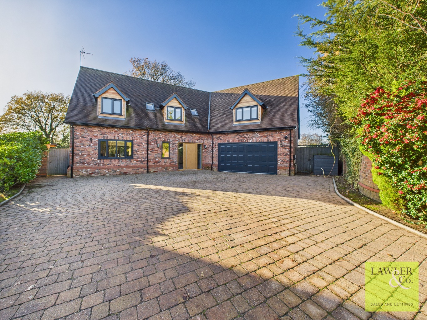 STUNNING AND SUBSTANTIAL FOUR DOUBLE BED DETACHED FAMILY HOME- IN A PRIVATE AND SECLUDED LOCATION