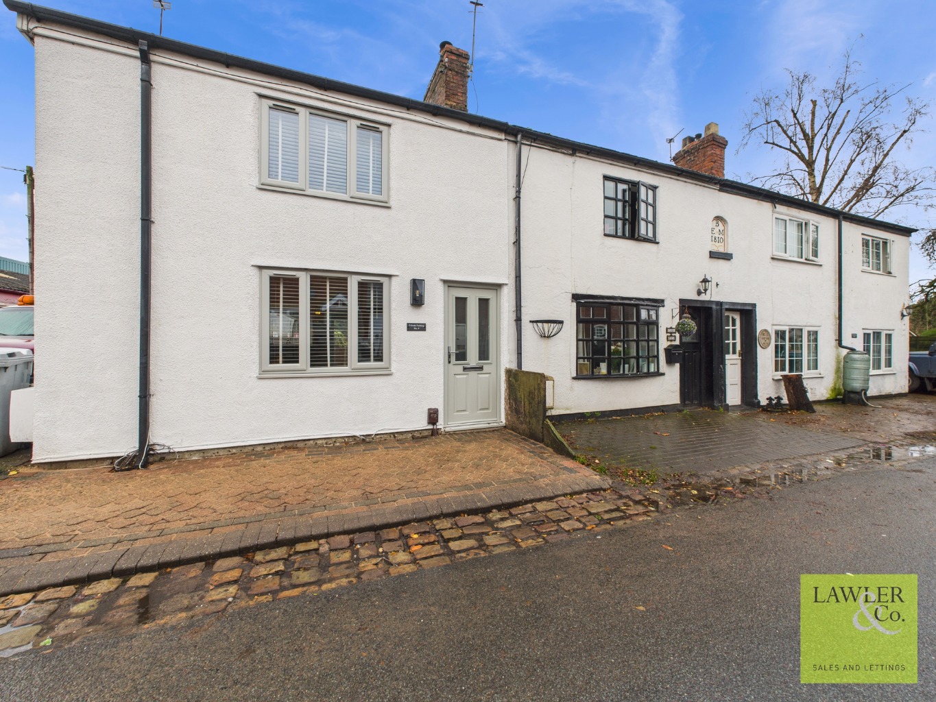 TWO DOUBLE BEDROOM END TERRACE WITHIN THE HEART OF POYNTON- OFFERING NO VENDOR CHAIN