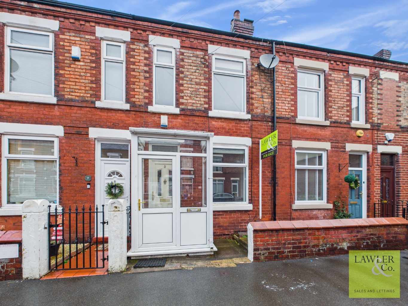 A BRILLIANT TWO BEDROOM MID TERRACED PROPERTY WITH NO CHAIN, TWO DOUBLE BEDROOMS AND TWO BATHROOMS