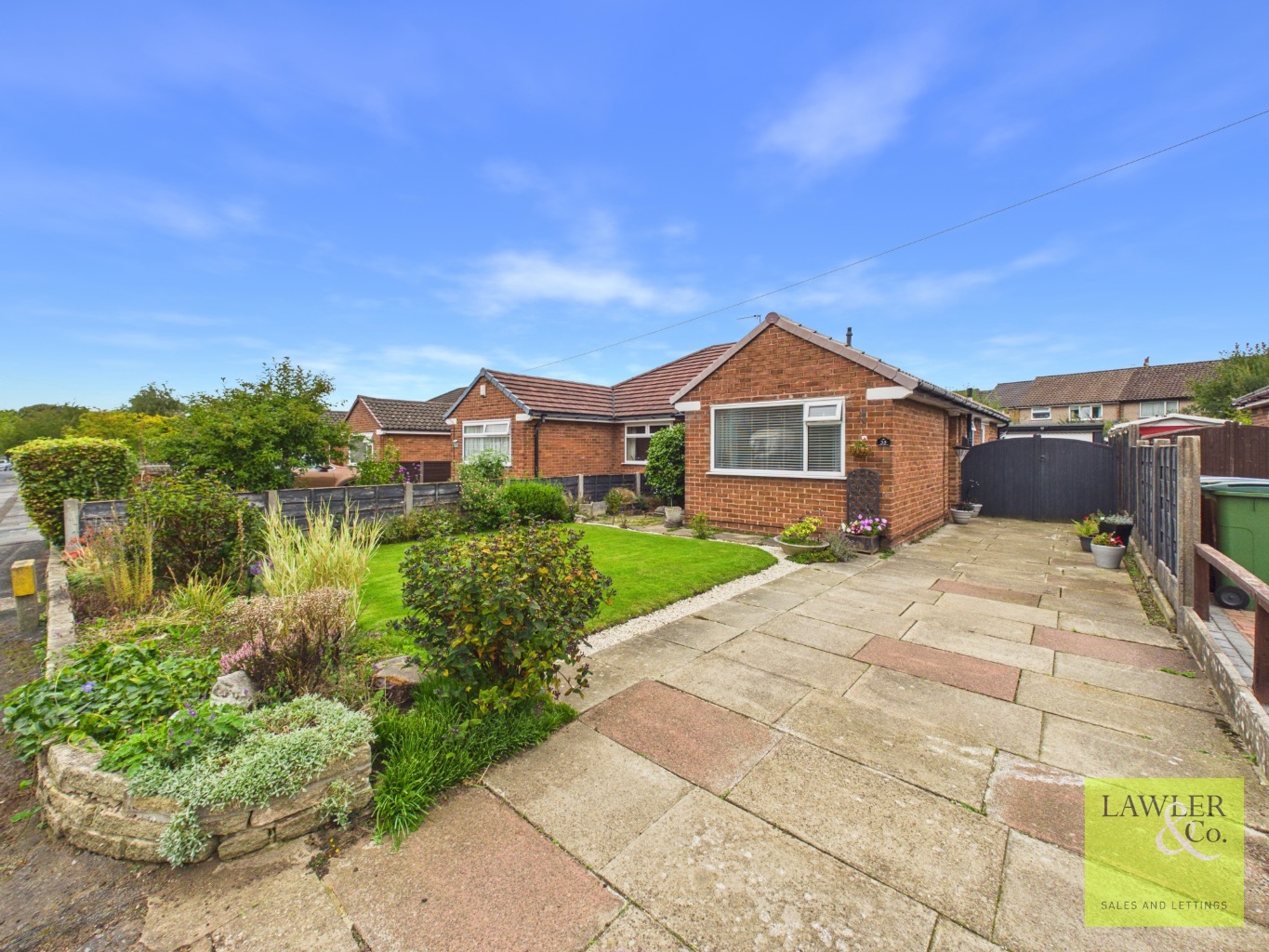 BRILLIANT TWO BEDROOM SEMI DETACHED BUNGALOW; DETACHED GARAGE FOR STORAGE & MODERNISED THROUGHOUT