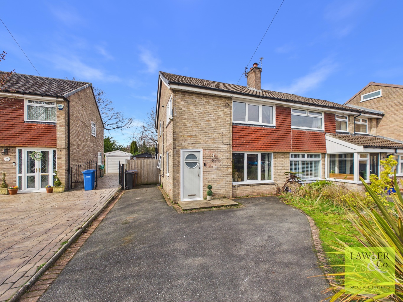 AN EXTENDED THREE BEDROOM SEMI DETACHED HOME WITH OPEN PLAN KITCHEN DINER AND DETACHED GARAGE.