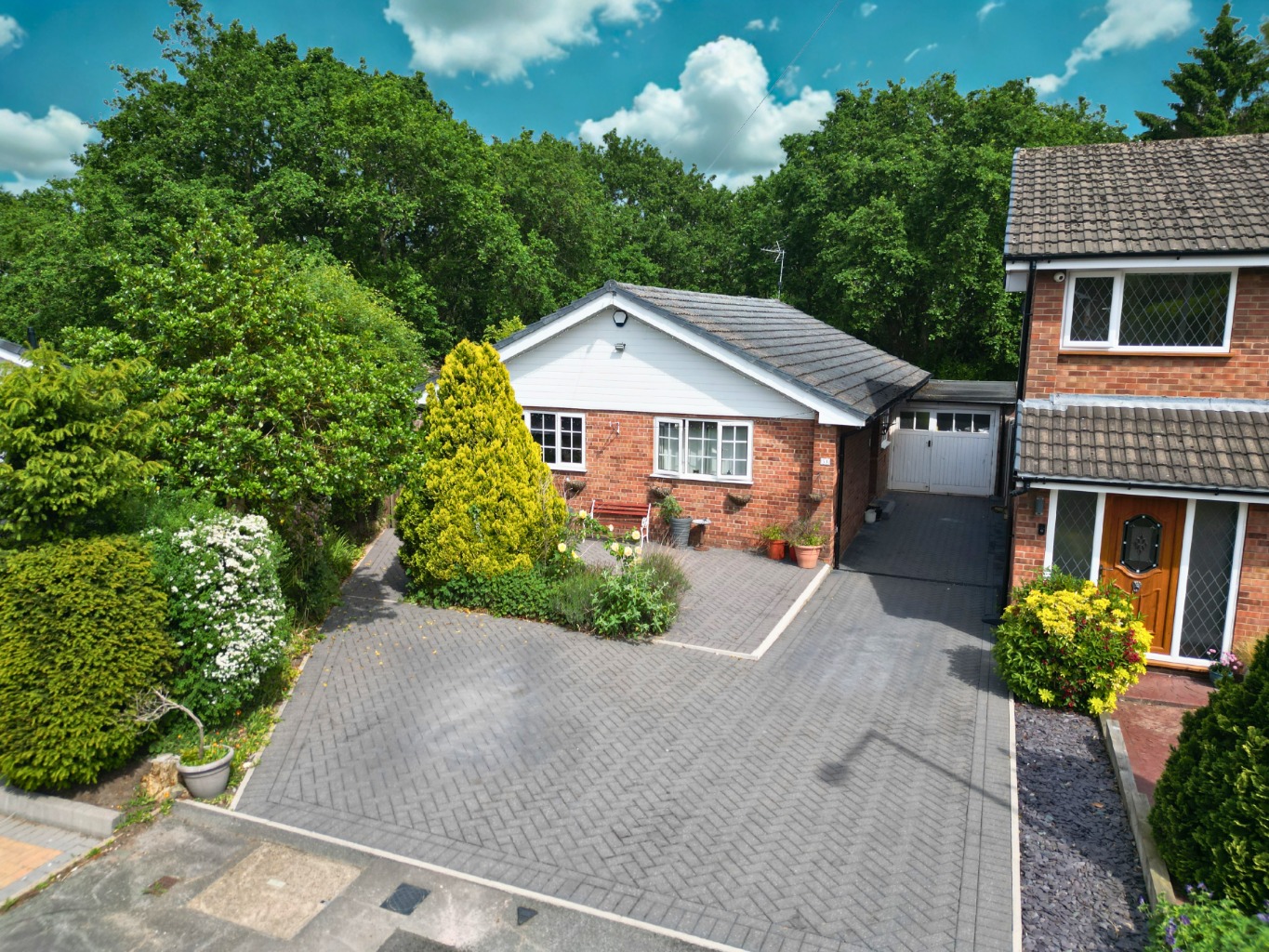 A stunning four bedroom detached home, split over two levels, enjoying a private woodland backdrop!