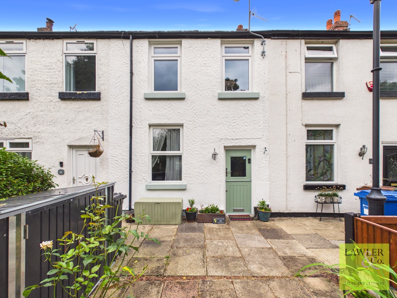 Charming two bedroom terrace with Countryside Views, Two Double Bedrooms & Allocated Parking