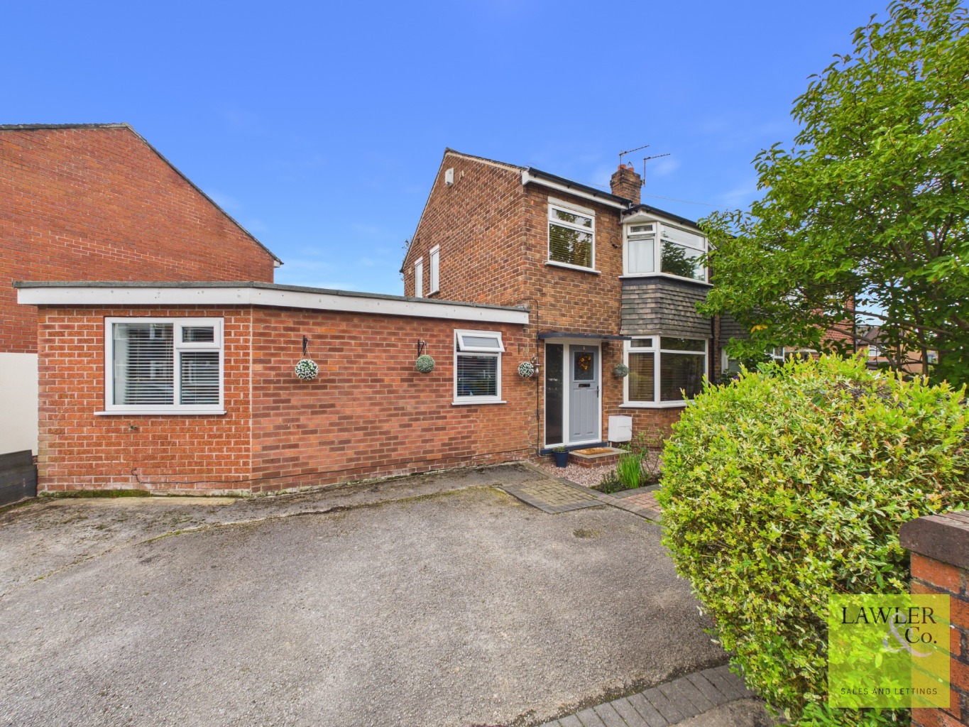 IMMACULATELY PRESENTED FOUR DOUBLE BEDROOM SEMI-DETACHED FAMILY HOME A SHORT WALK TO POYNTON VILLAGE