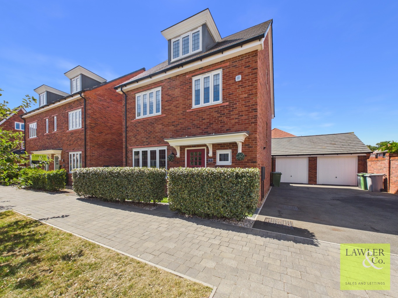 Impressive FOUR DOUBLE BEDROOM DETACHED RESIDENCE