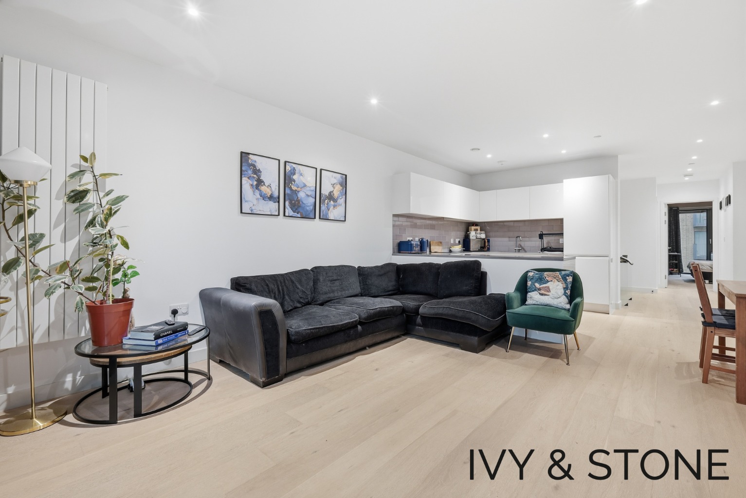 Luxury Two-Bedroom Apartment with Extensive Resident Amenities in Royal Wharf