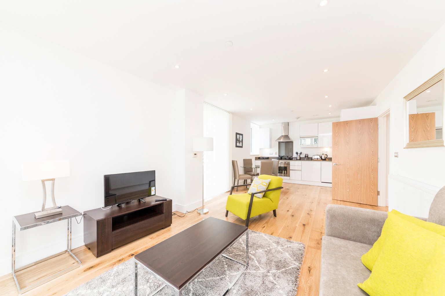 Modern Two-Bedroom Apartment with Concierge and Roof Garden Near Canning Town
