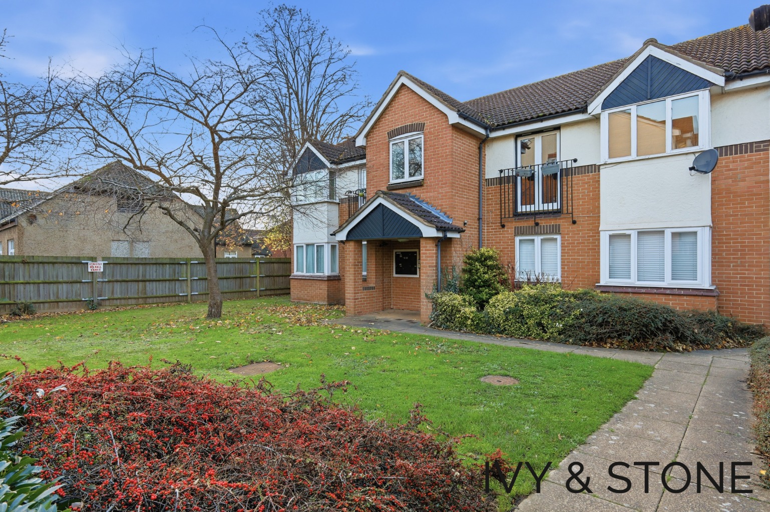 Spacious Two-Bedroom Apartment in Dagenham, Close to Chadwell Heath Station