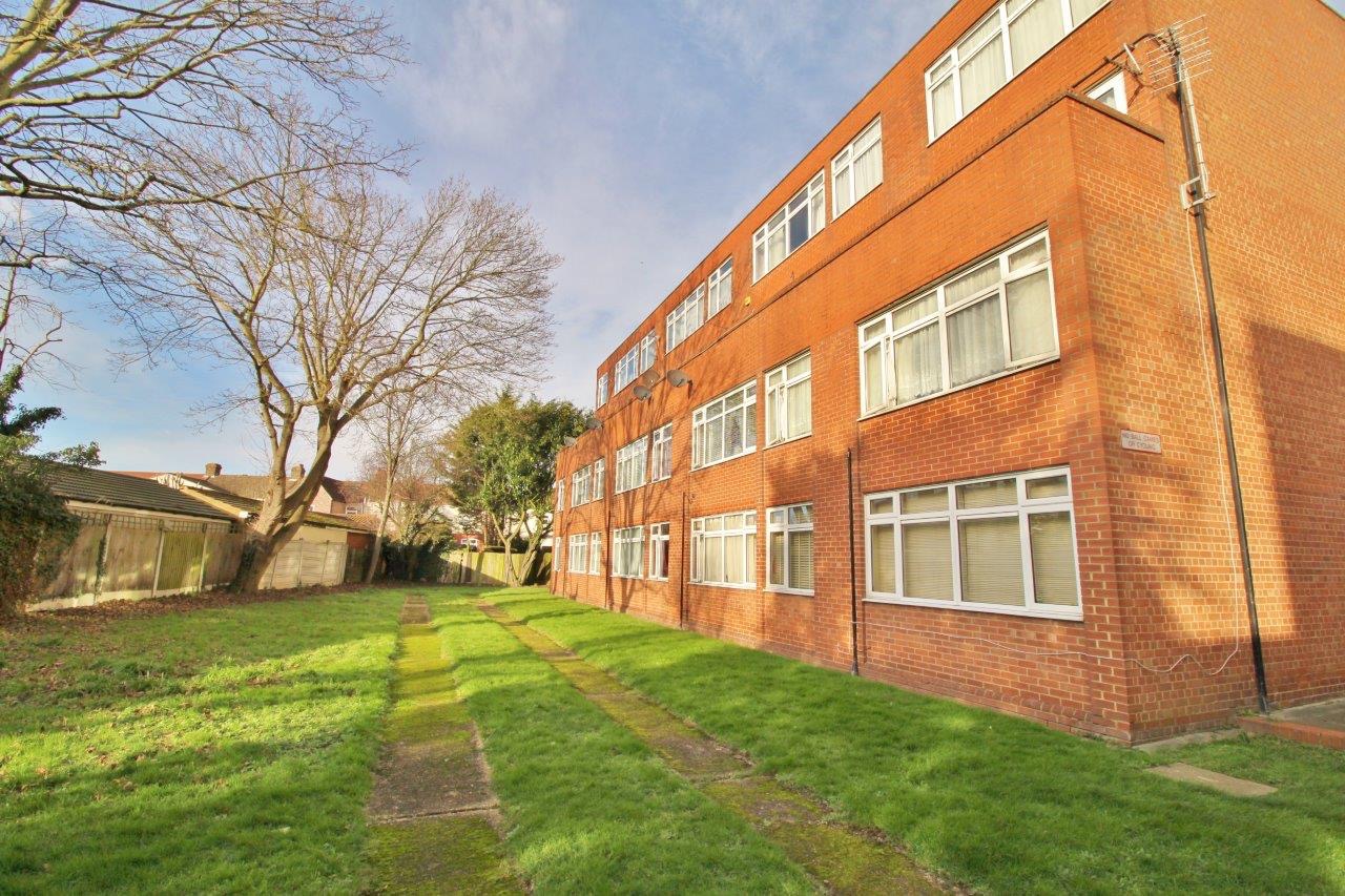 Spacious Ground Floor One-Bedroom Apartment, Ilford