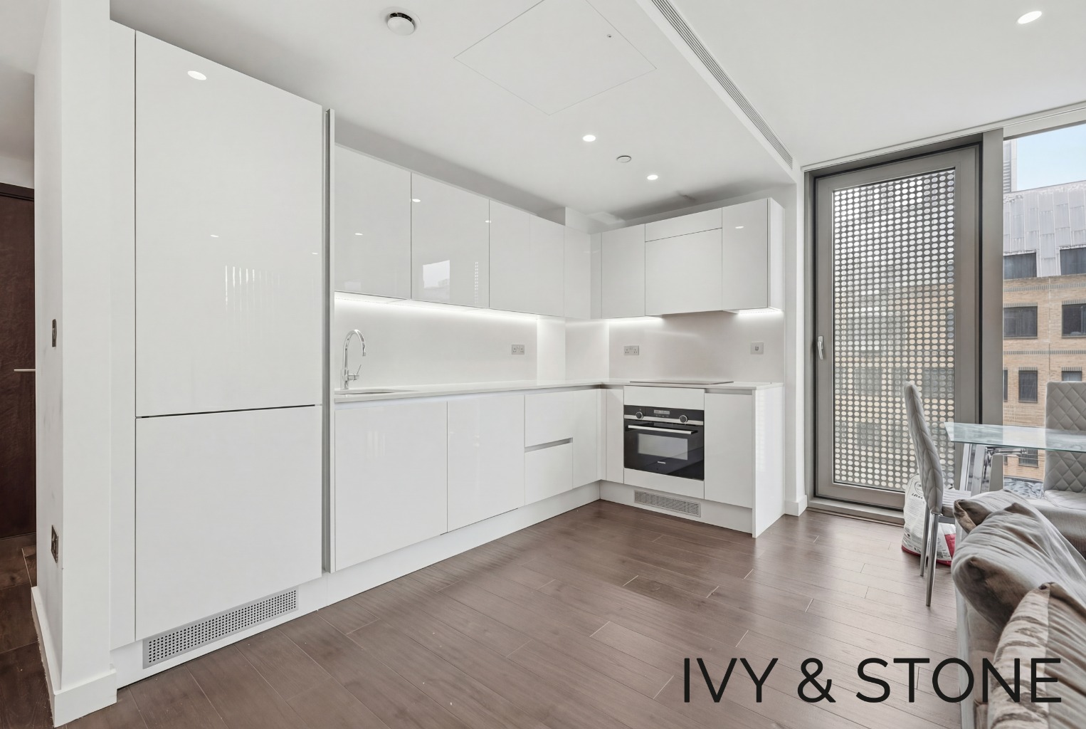 Spacious One-Bedroom Apartment, Royal Mint Street, E1