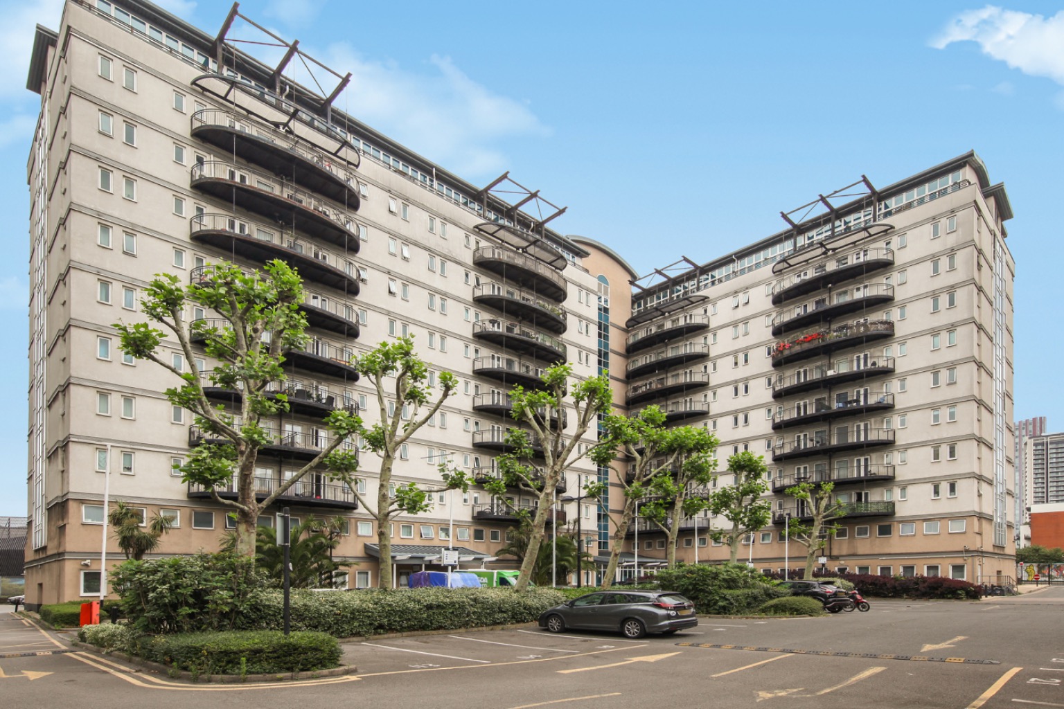 Exceptional Two Bedroom Apartment with Amenities in London