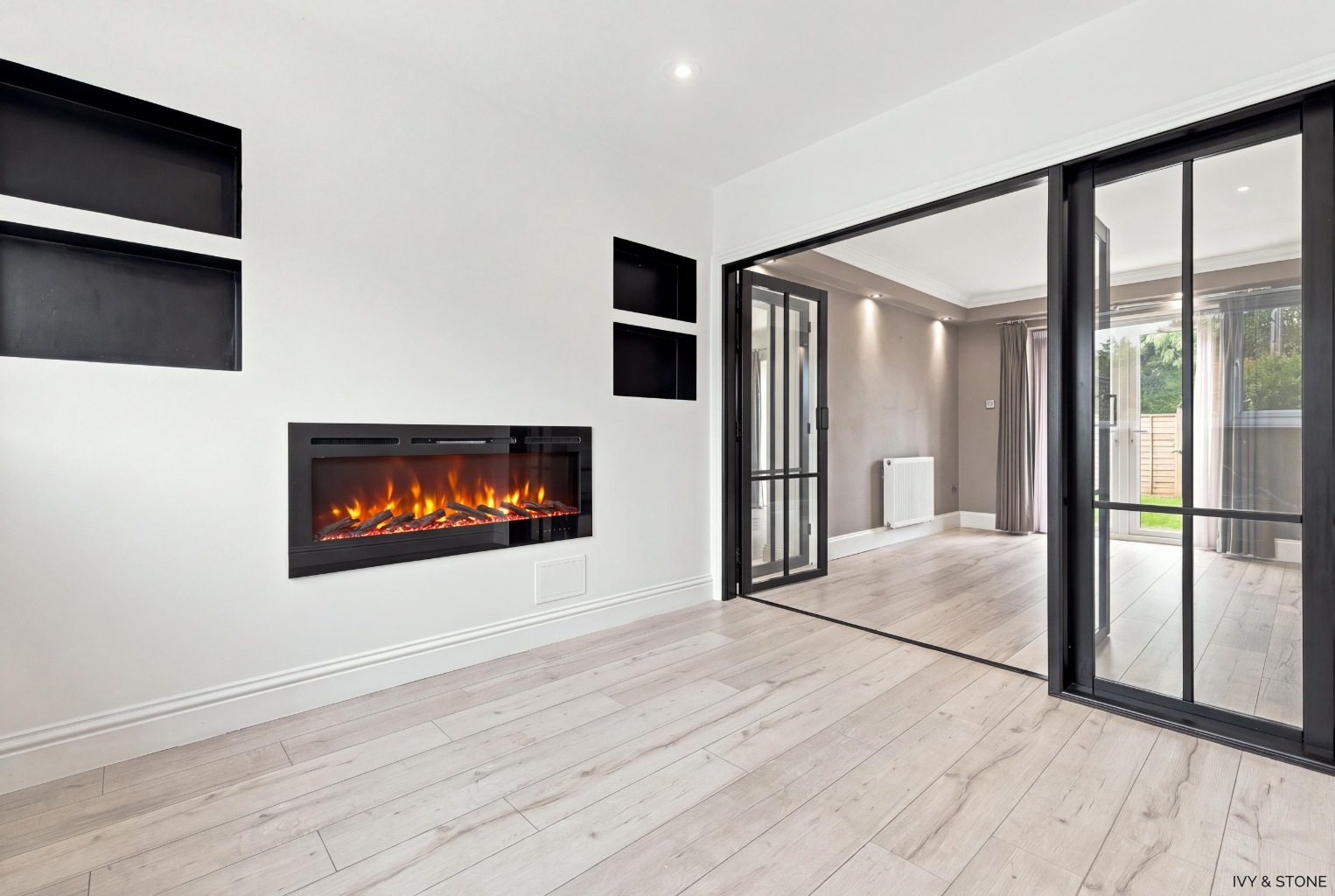 BEAUTIFULLY EXTENDED THREE-BEDROOM DETACHED FAMILY HOME 35FT GARDEN EV CHARGING POINT BEAUTIFULLY EXTENDED THREE-BEDROOM DETACHED FAMILY HOME 35FT GARDEN EV CHARGING POINT