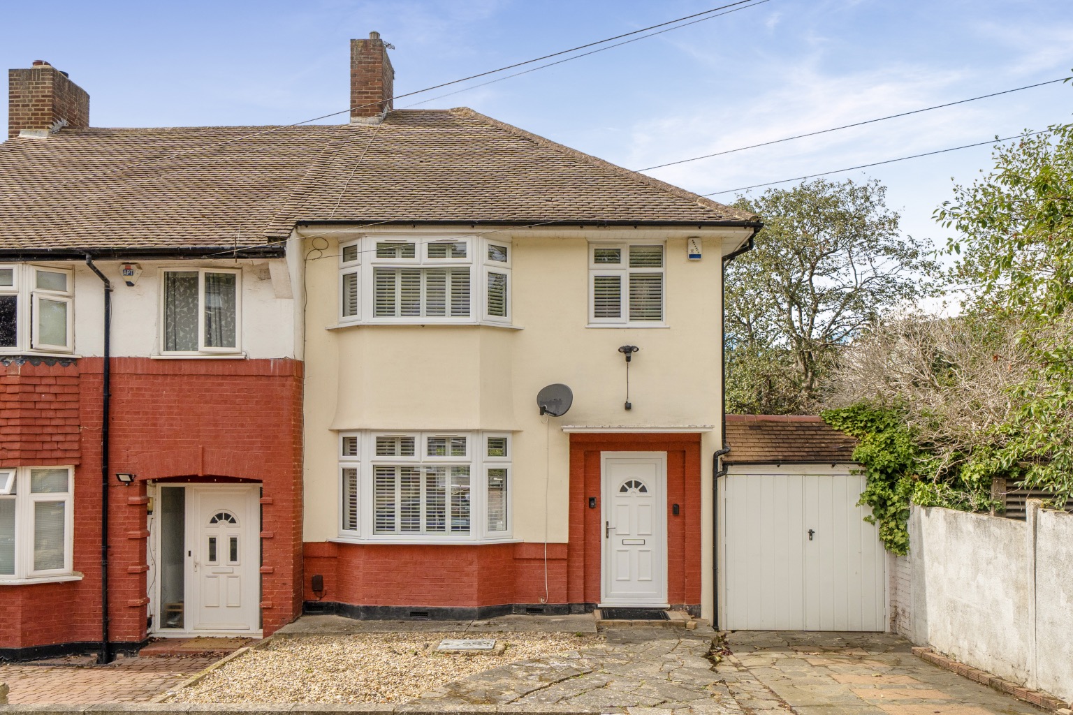 Spacious Four-Bedroom Semi-Detached House in Eltham, Chain Free Spacious Four-Bedroom Semi-Detached House in Eltham, Chain Free