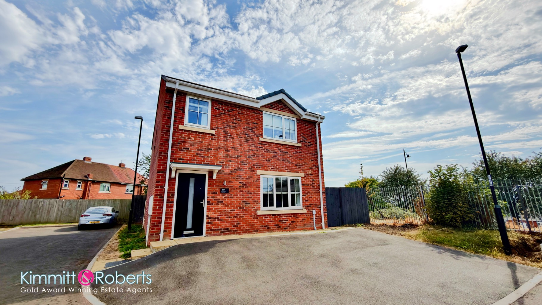 Stunning 4-Bed Detached Home in Newbottle Cul-de-Sac