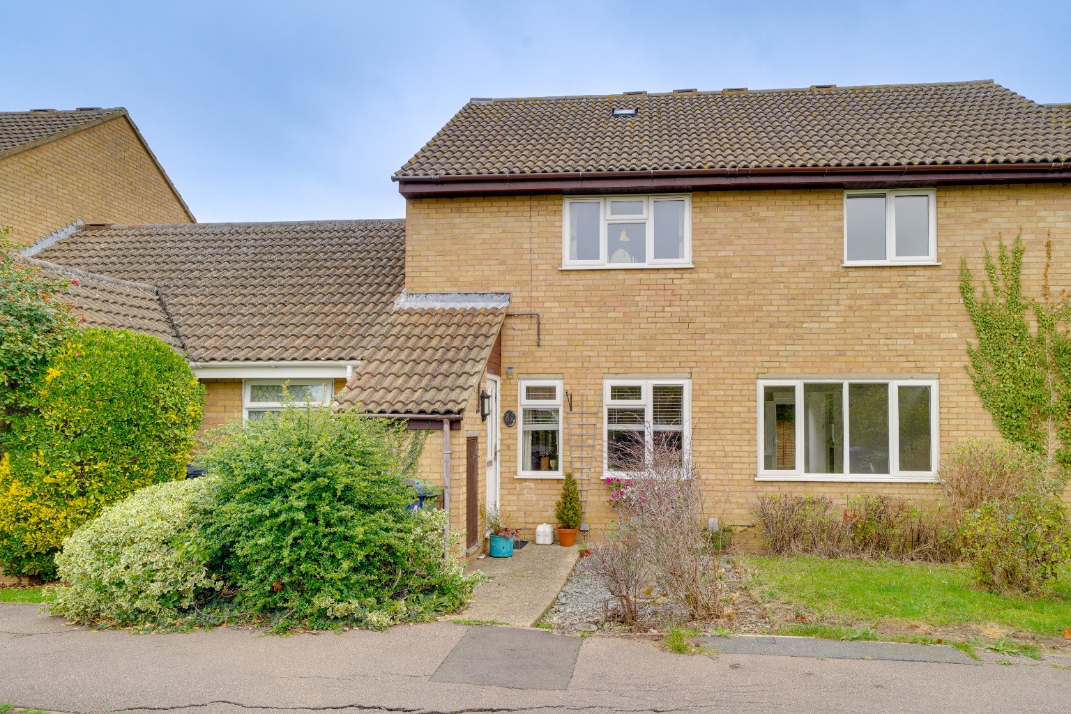 Well presented two double bedroom terrace home located in an end cul de sac position in St Ives.