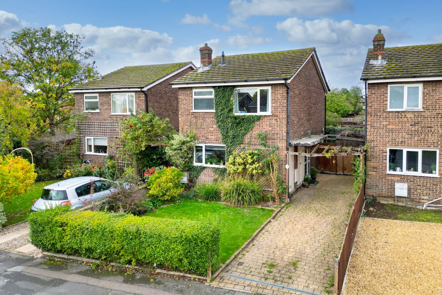 A two double bedroom detached home being offered with NO ONWARD CHAIN!