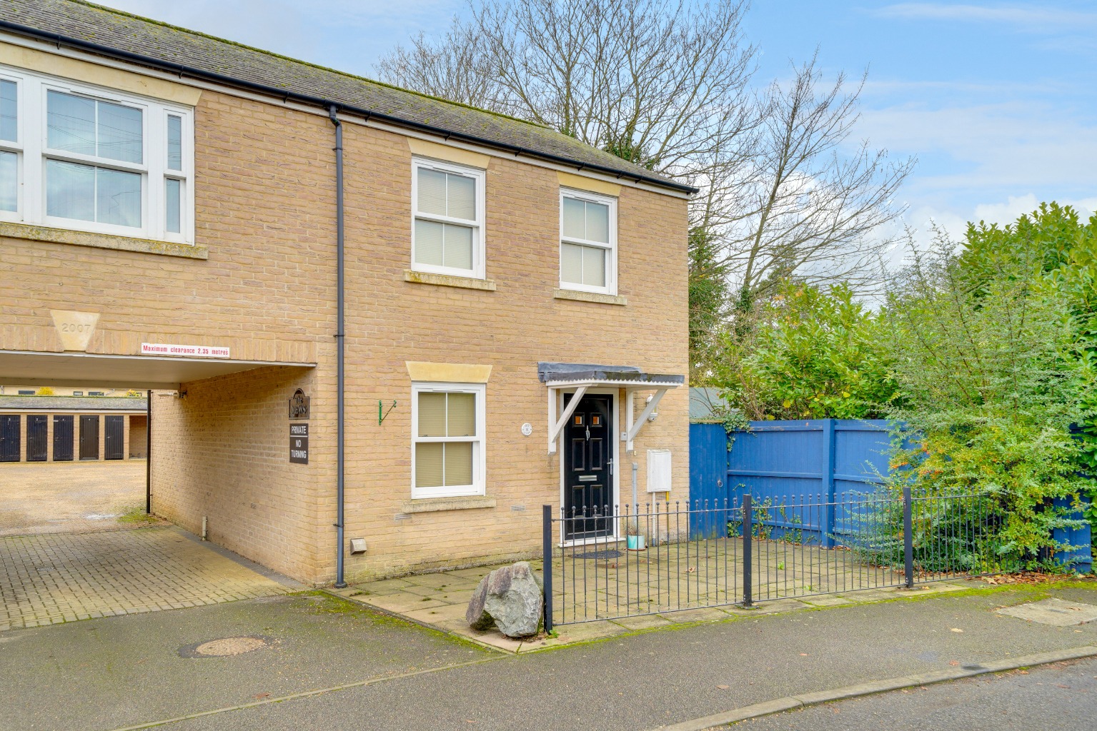 Two bedroom link detached home situated in the fantastic location of Park Avenue in St Ives.