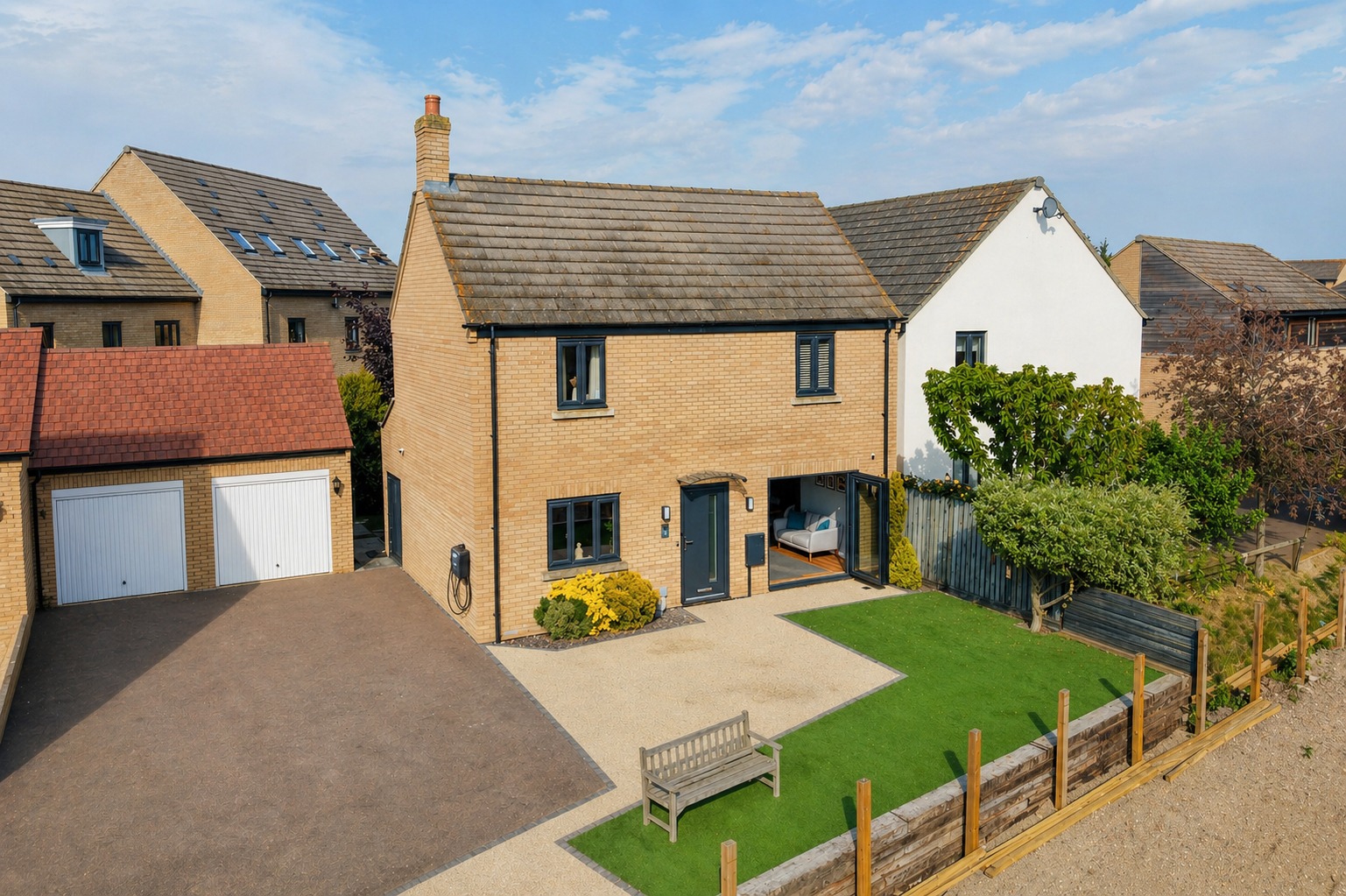 Beautifully presented 4 bedroom detached home with stunning kitchen/dining room Overlooking Fields.