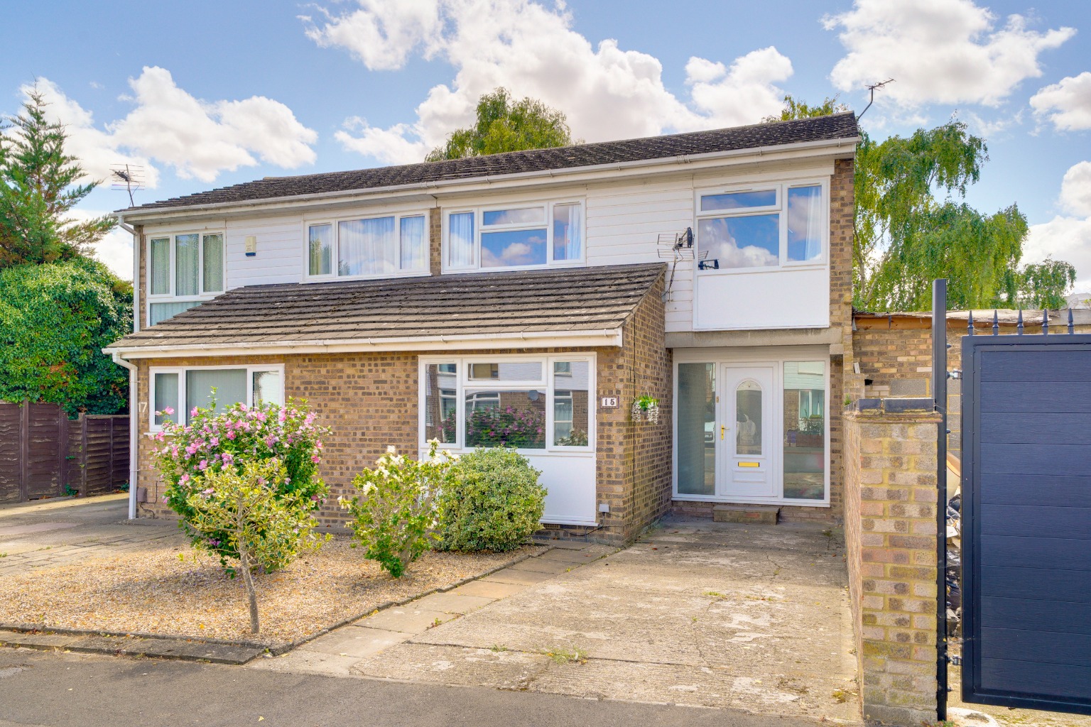 Weston Avenue, Royston