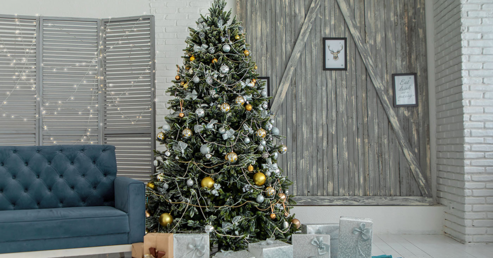 Planning to Sell Your Home in 2021? Then Read This Before Your Christmas Decorations Go Up