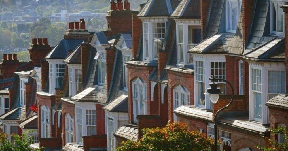 How to spot an overpriced house