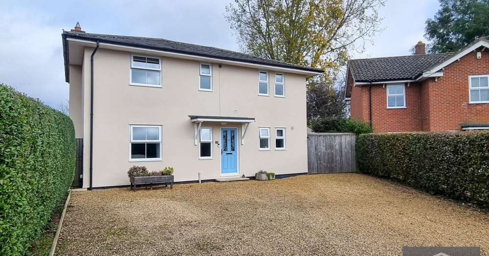 Looking for An Impressive Detached Executive Style 4 Bedroom  House In A Cul De Sac Location?