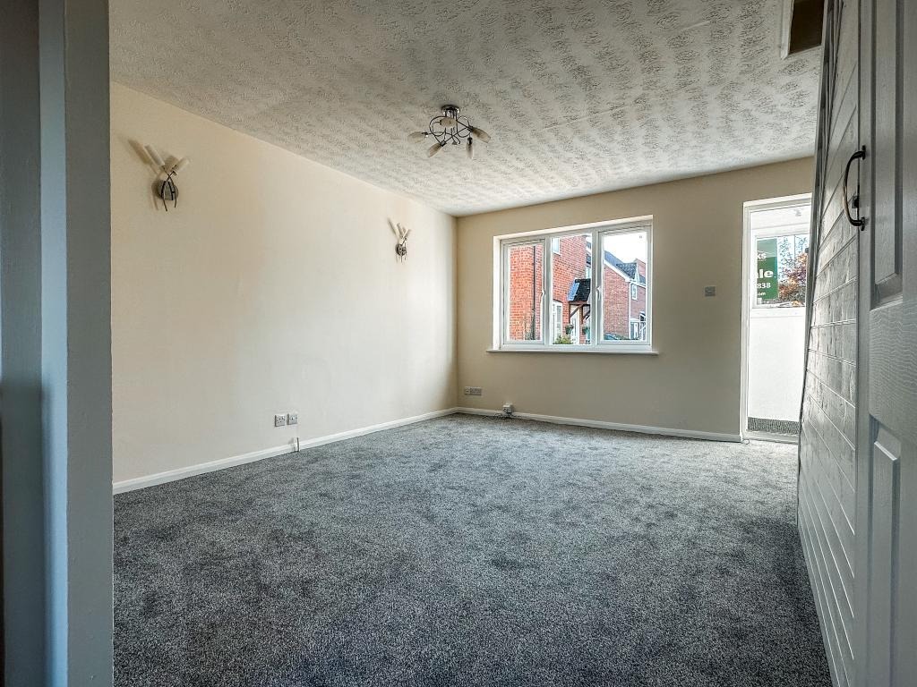 A fabulous link mid-terrace house, conveniently situated in the centre of town. property fourth image
