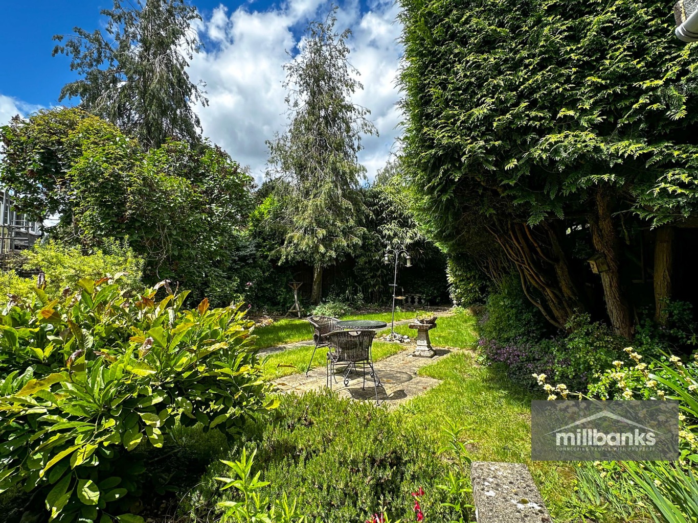 A 4 Bedroom Extended Detached Chalet With No Onward Chain! property third image