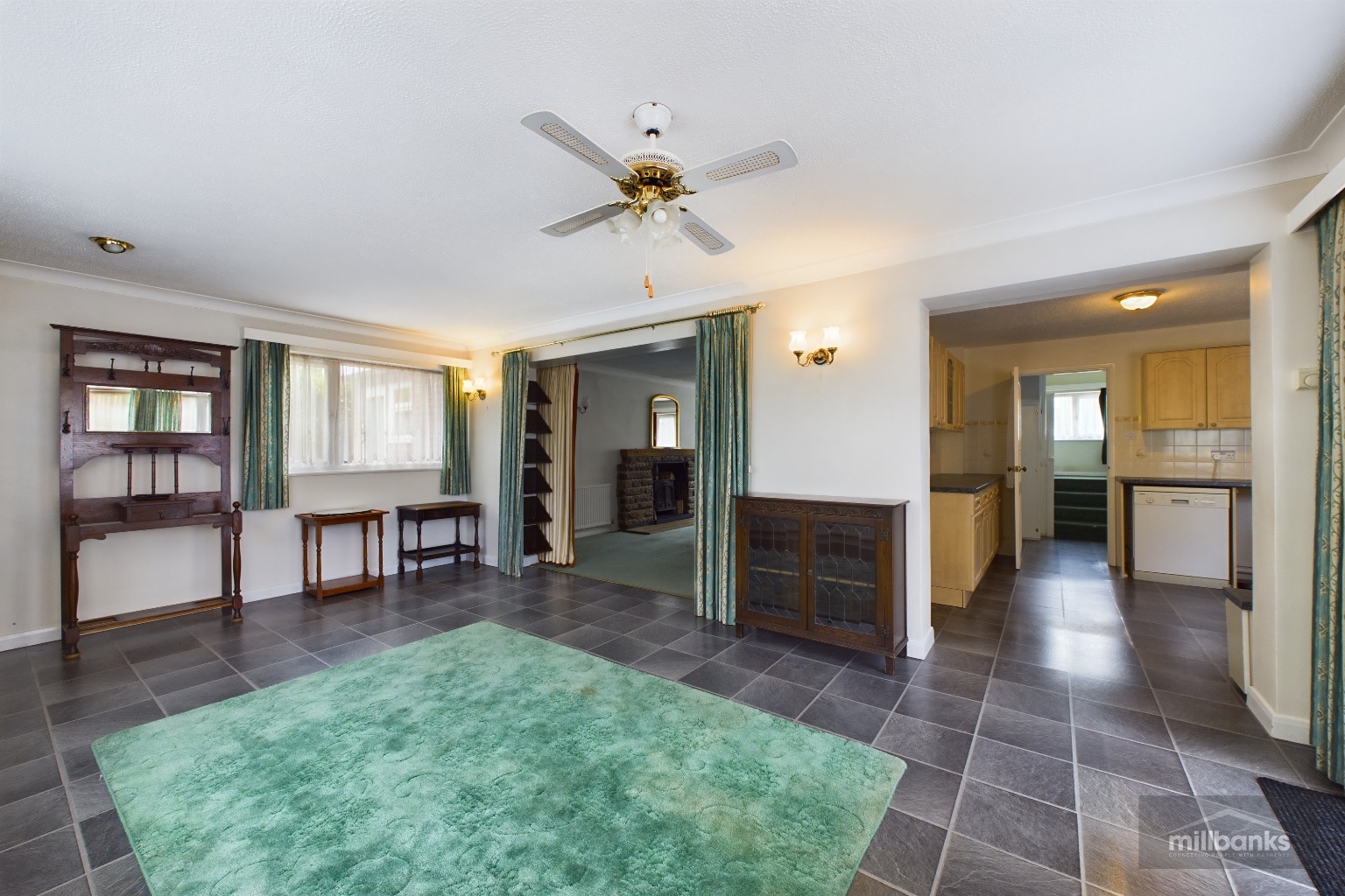 A 4 Bedroom Extended Detached Chalet With No Onward Chain! property fourth image