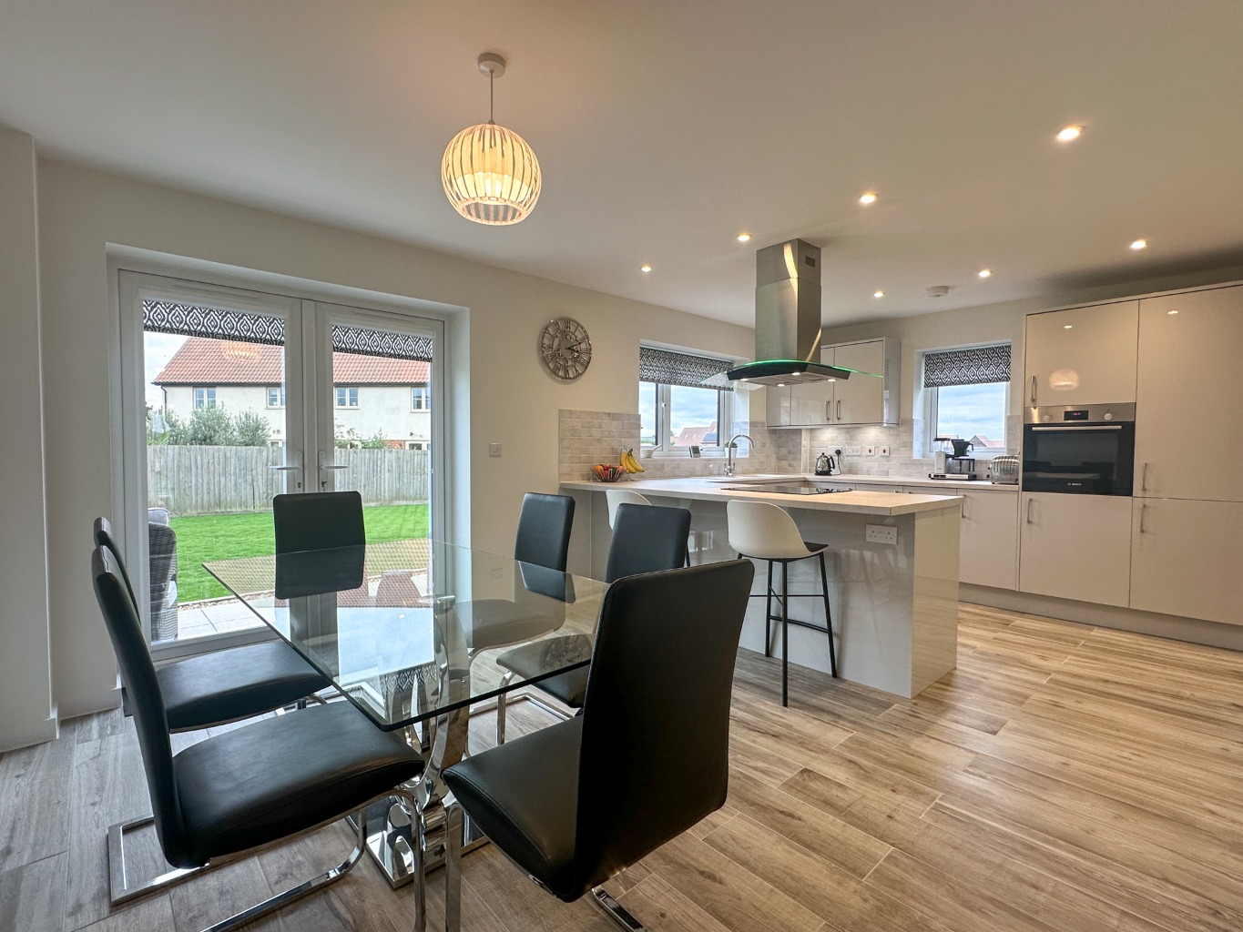Stunning Contemporary 3-Bedroom Detached Home with South-Facing Garden on a Plot of 0.21 of an Acre. property fourth image