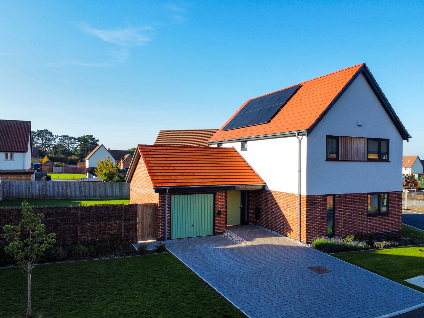 Stunning Contemporary 3-Bedroom Detached Home with South-Facing Garden on a Plot of 0.21 of an Acre.
