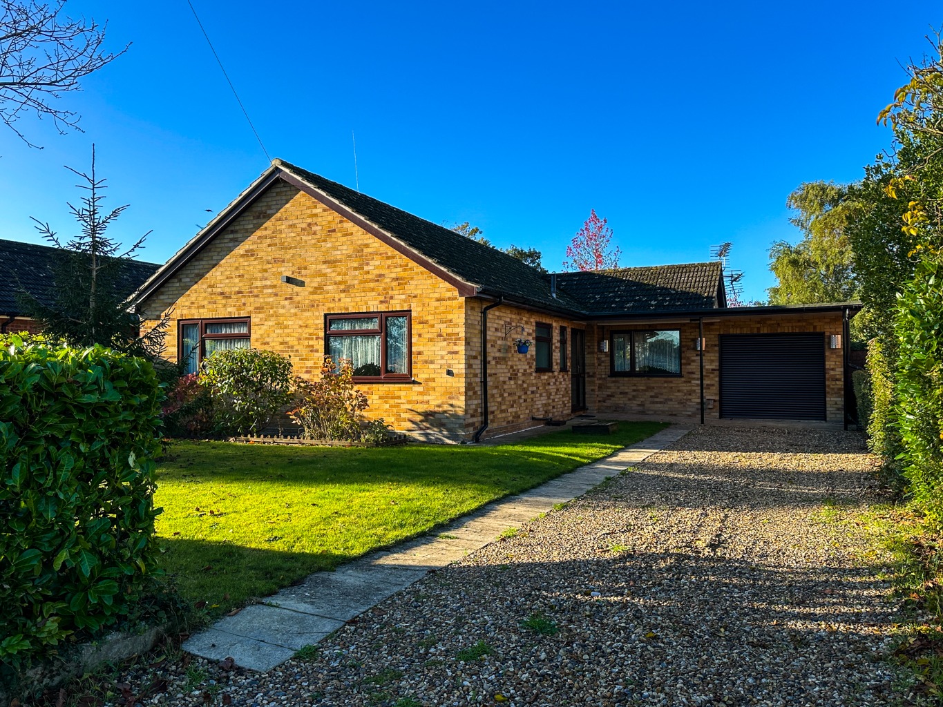 Detached Non Estate 3-Bedroom Bungalow with an 80ft Rear Garden Including Outside Studio & Workshop