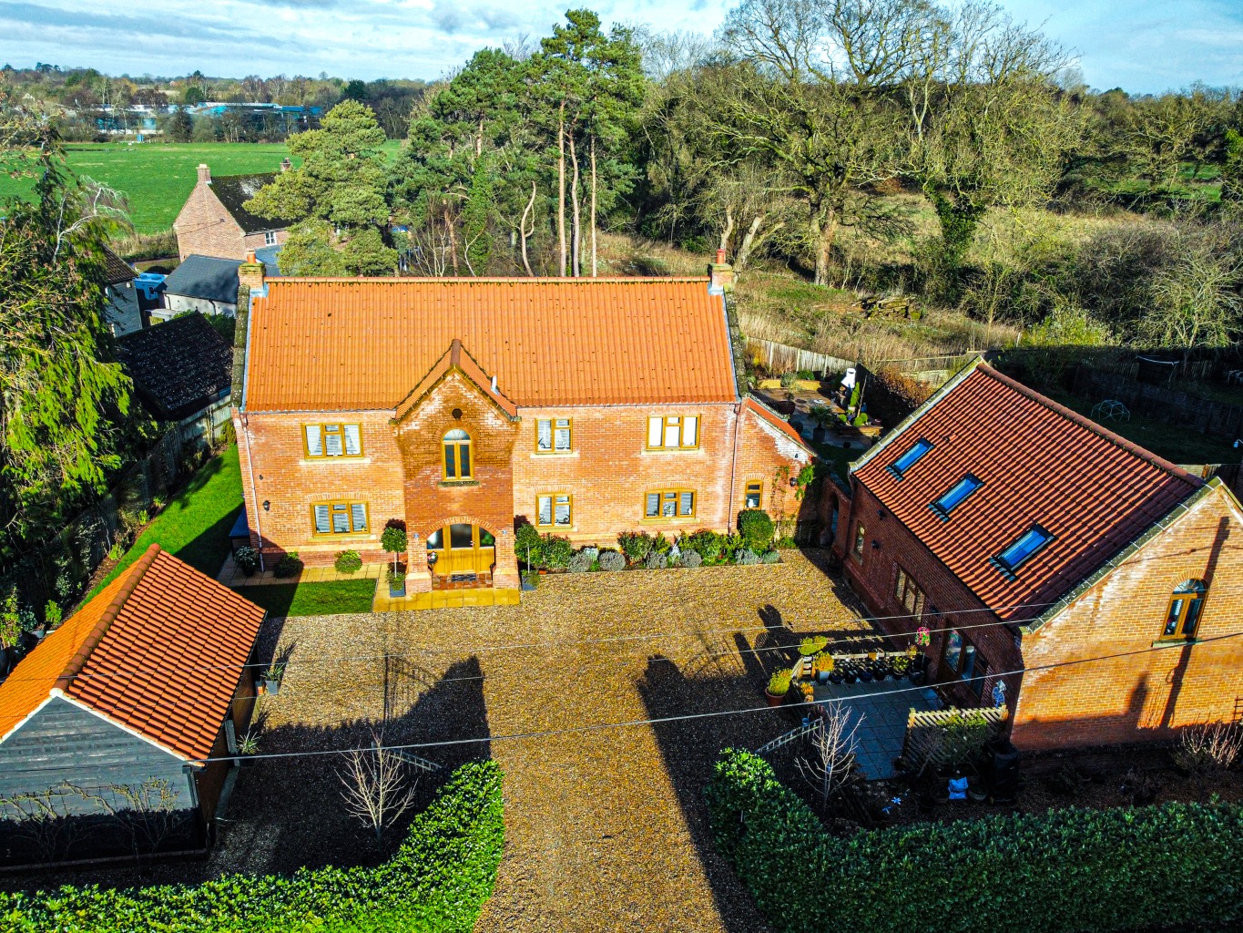 A Stunning Executive 4-Bed Family Residence with a Detached 2 Bed, 2-Storey Annexe & Double Garage.