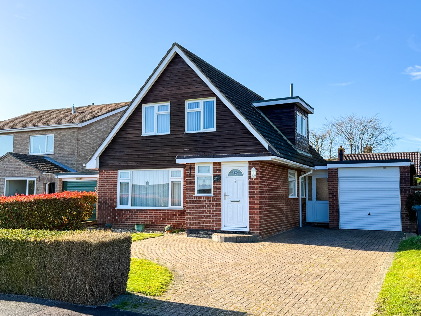 Superb 3/4-Bed Detached Family Home with Dining Room Extension Featuring a Stunning Vaulted Ceiling.